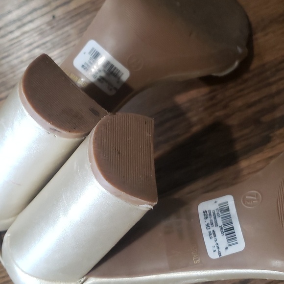 Gold Block Heels Open Toe - Picture 16 of 16